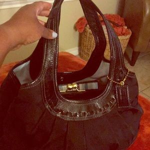 Gorgeous likely worn Coach bag 👝